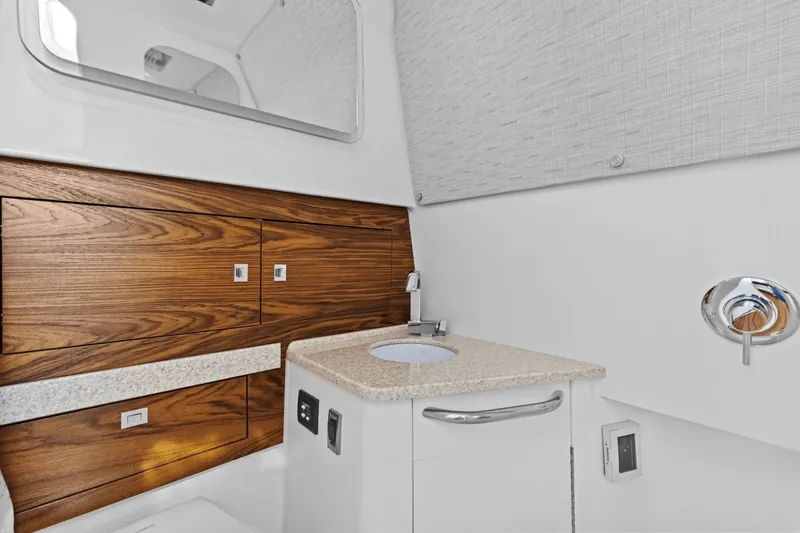 Slide: The Image of Boston Whaler 420 Outrage 2026 - 46