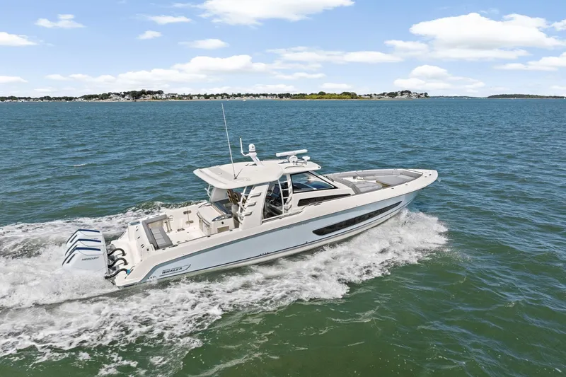 Slide: The Image of Boston Whaler 420 Outrage 2026 - 61