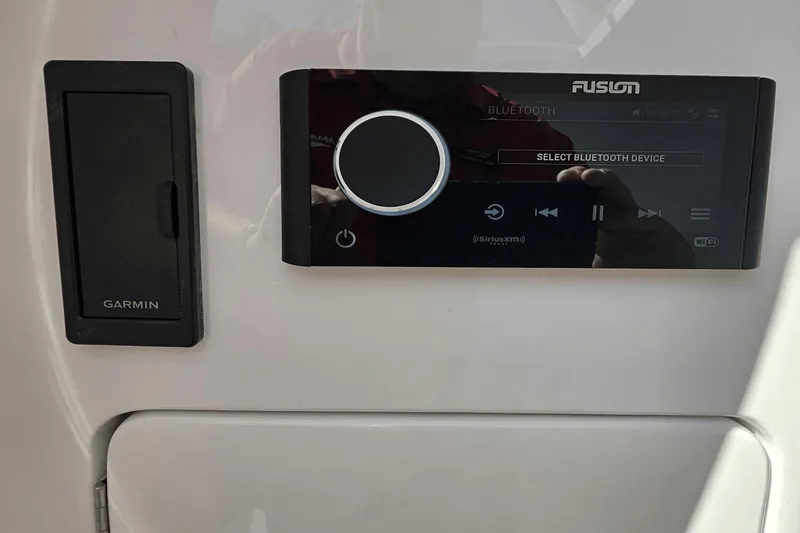 Slide: The Image of Intrepid 375 Nomad SE 2025 - 30