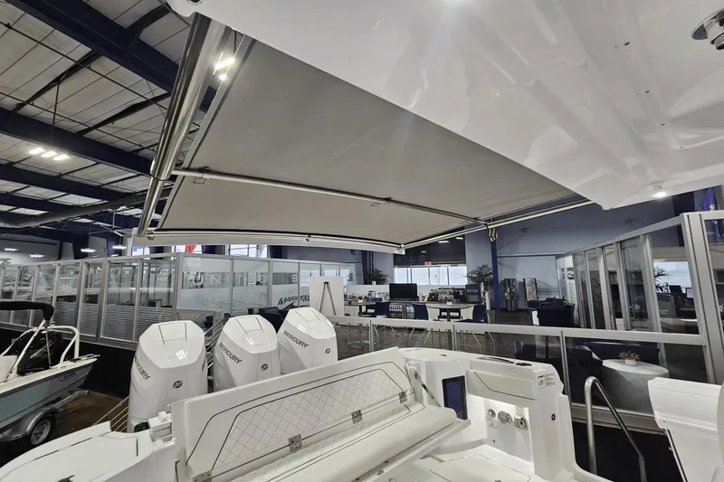 Slide: The Image of Intrepid 375 Nomad SE 2025 - 46