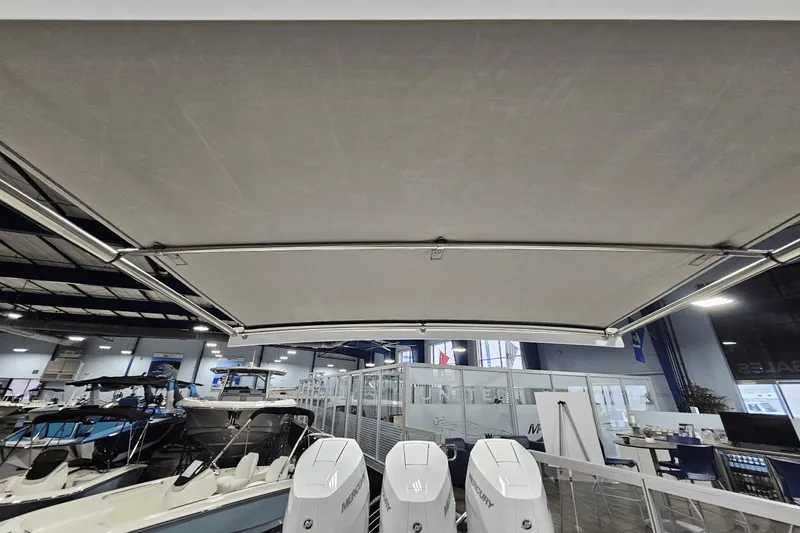 Slide: The Image of Intrepid 375 Nomad SE 2025 - 47