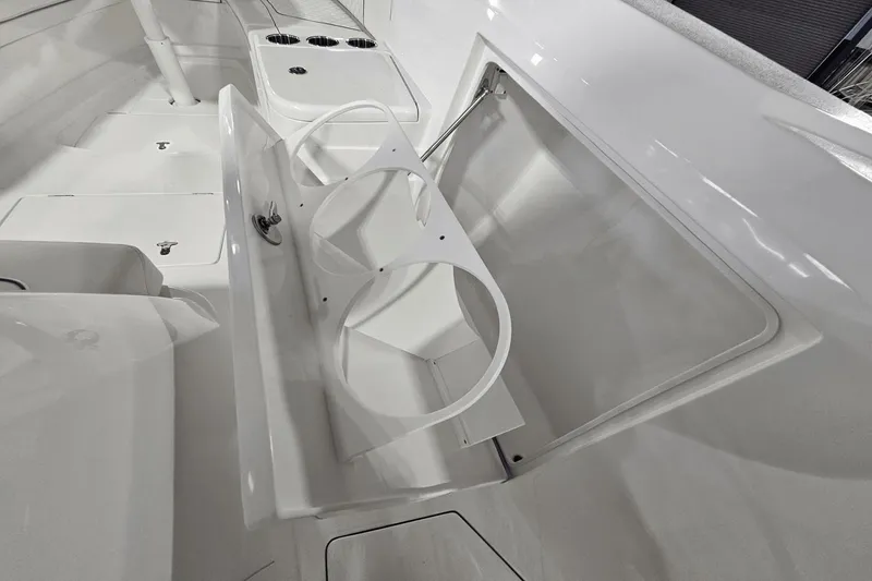 Slide: The Image of Intrepid 375 Nomad SE 2025 - 49