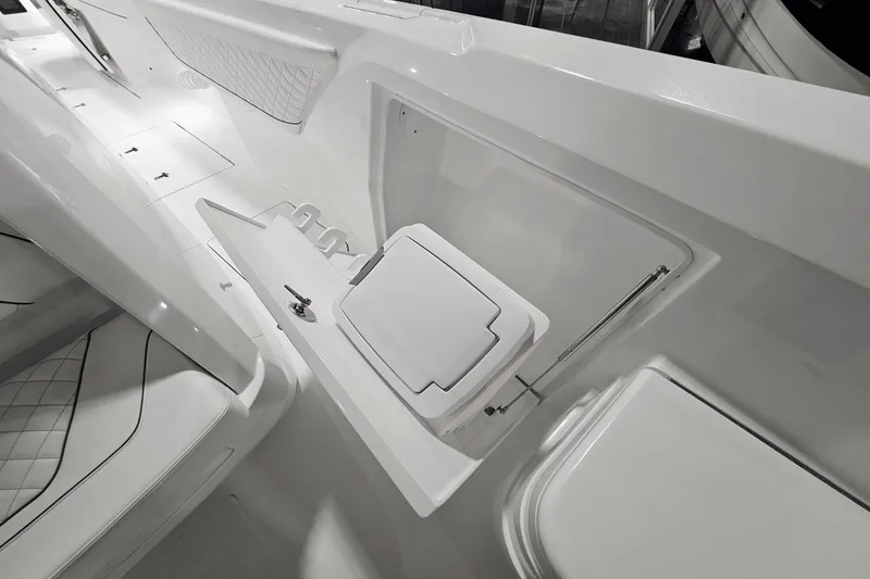 Slide: The Image of Intrepid 375 Nomad SE 2025 - 50