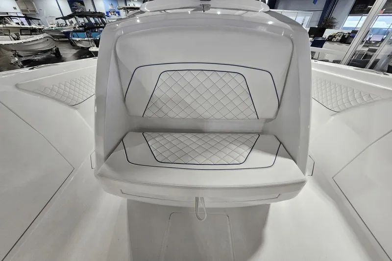 Slide: The Image of Intrepid 375 Nomad SE 2025 - 52