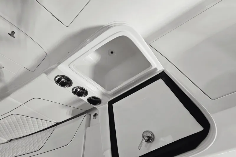 Slide: The Image of Intrepid 375 Nomad SE 2025 - 55