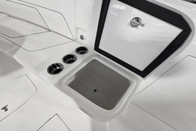 Slide: The Image of Intrepid 375 Nomad SE 2025 - 56