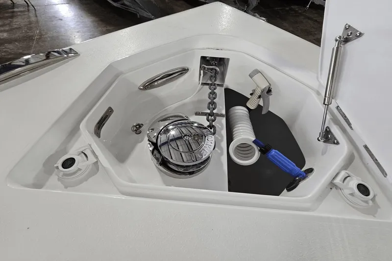 Slide: The Image of Intrepid 375 Nomad SE 2025 - 59