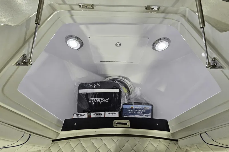 Slide: The Image of Intrepid 375 Nomad SE 2025 - 60