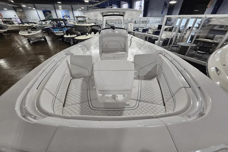 Slide: The Image of Intrepid 375 Nomad SE 2025 - 61