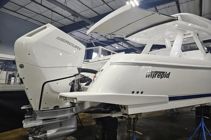 Slide: The Image of Intrepid 375 Nomad SE 2025 - 64