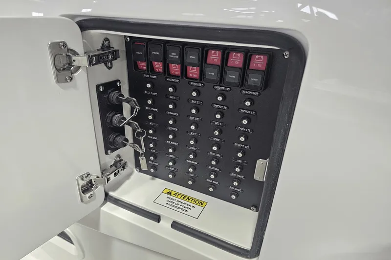 Slide: The Image of Intrepid 375 Nomad SE 2025 - 66