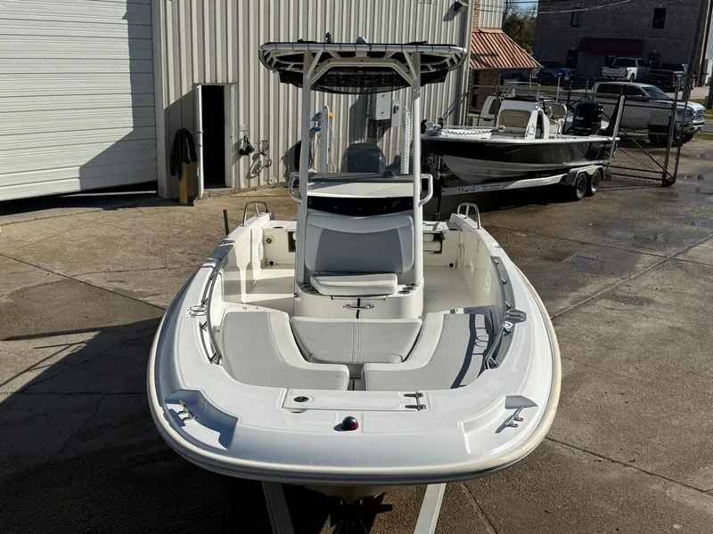 Slide: The Image of 2014 Boston Whaler 240 Dauntless boat, white, docked outdoors, front view. - 6