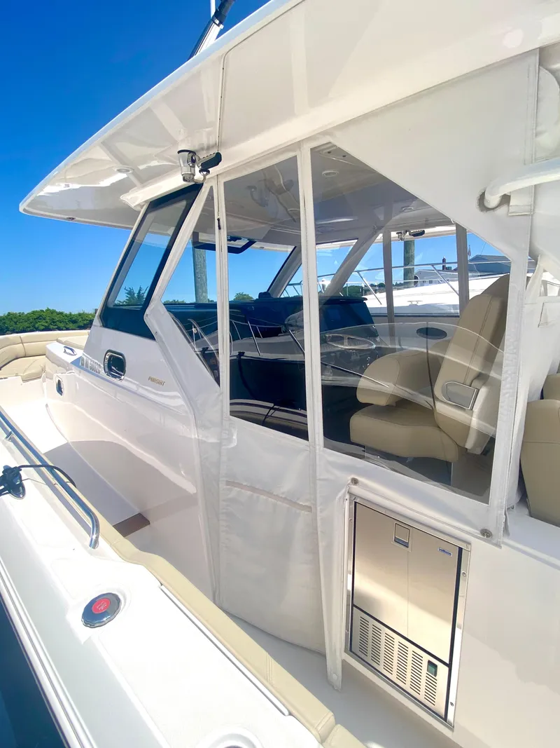 Slide: The Image of 2019 Pursuit S 408 Sport boat with sleek design and luxurious seating. - 15