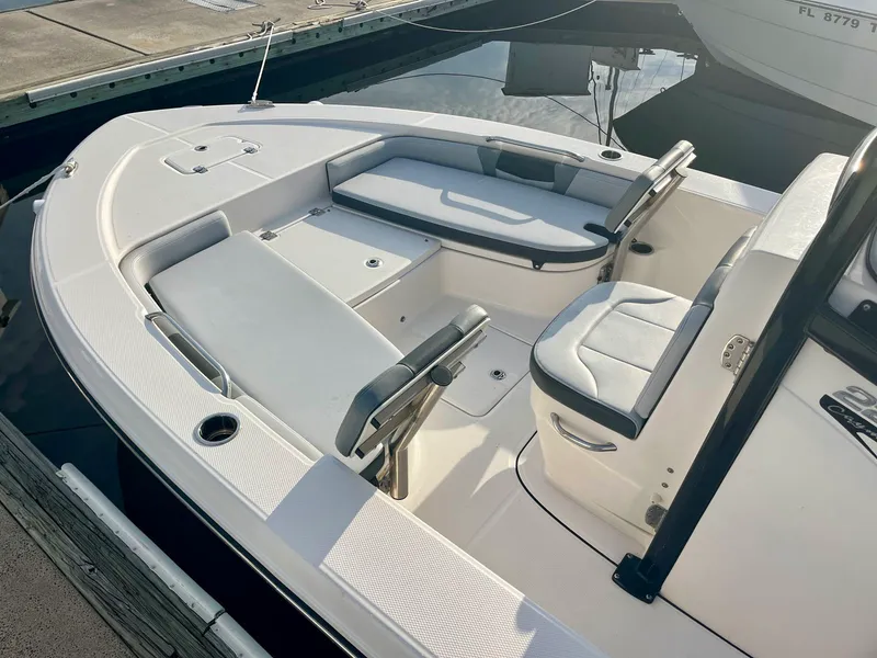 Slide: The Image of Robalo 226 Cayman 2025 - 4