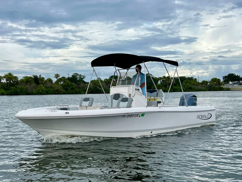 Slide: The Image of Robalo 226 Cayman 2026 - 3