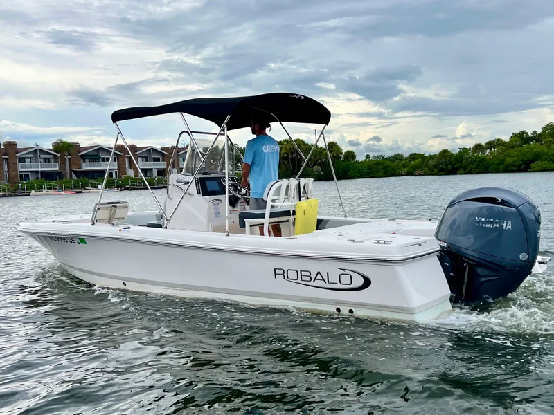 Slide: The Image of Robalo 226 Cayman 2026 - 4