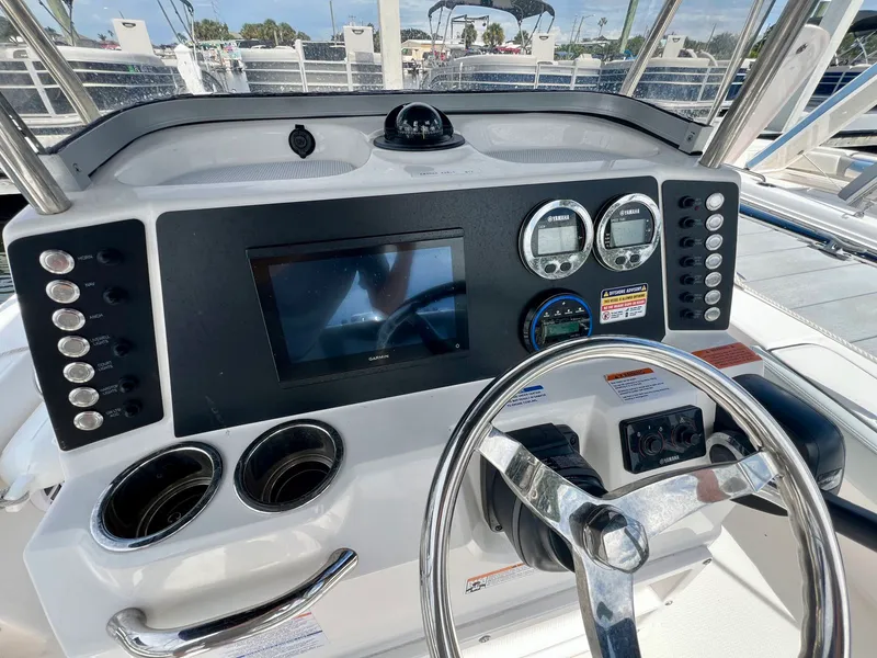 Slide: The Image of Robalo 226 Cayman 2026 - 11