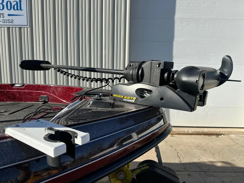 Slide: The Image of 2012 Ranger 619VS boat with Minn Kota trolling motor mounted on the bow. - 27