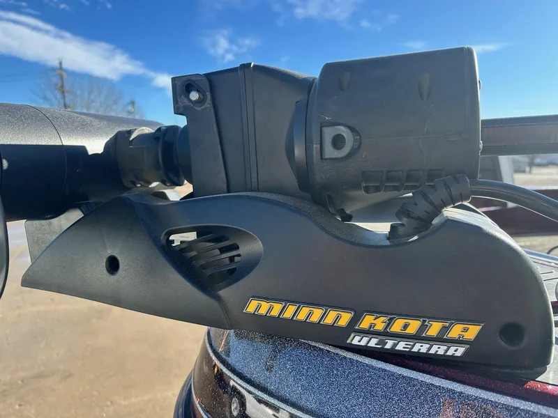Slide: The Image of Minn Kota Ulterra motor on 2012 Ranger 619VS boat under clear blue sky. - 28