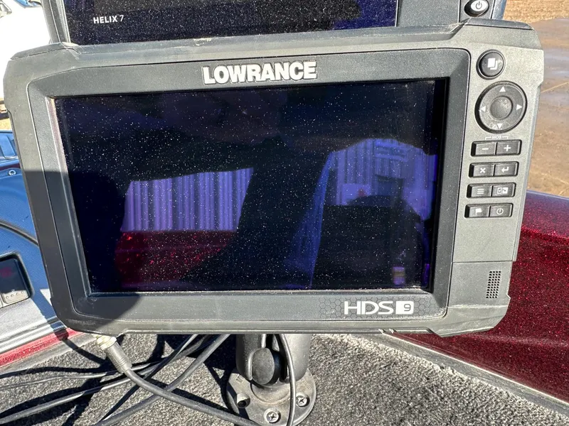 Slide: The Image of Lowrance HDS-9 fishfinder on 2012 Ranger 619VS boat dashboard. - 31