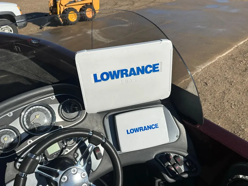 Slide: The Image of Dashboard of a 2012 Ranger 619VS boat with Lowrance HDS display. - 5