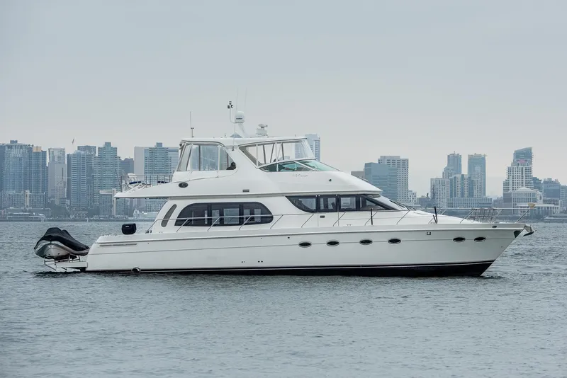 Slide: The Image of Carver 560 Voyager 2005 - 54