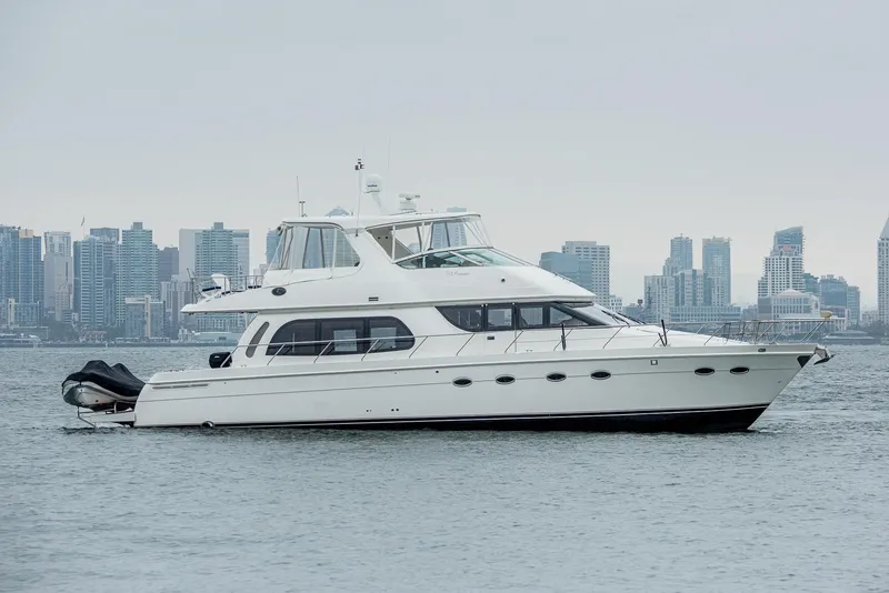 Slide: The Image of Carver 560 Voyager 2005 - 55