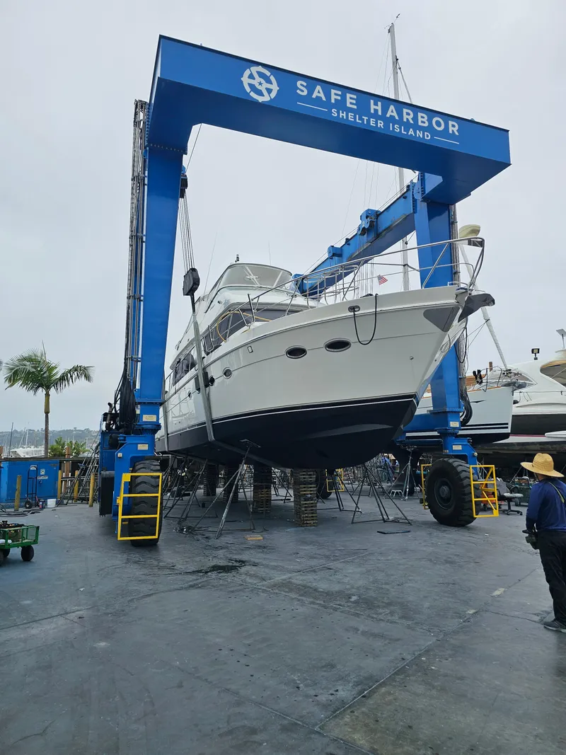 Slide: The Image of Carver 560 Voyager 2005 - 56