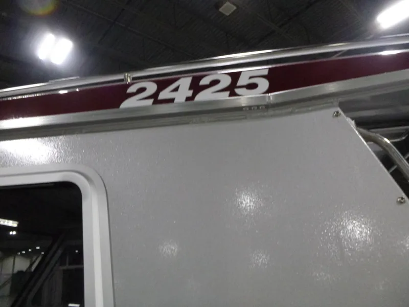 Slide: The Image of 2025 KingFisher 2425 Escape HT boat exterior detail. - 3