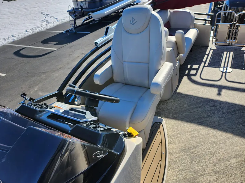 Slide: The Image of Luxury seating on 2022 JC Neptoon 25 TT DSL pontoon boat. - 14