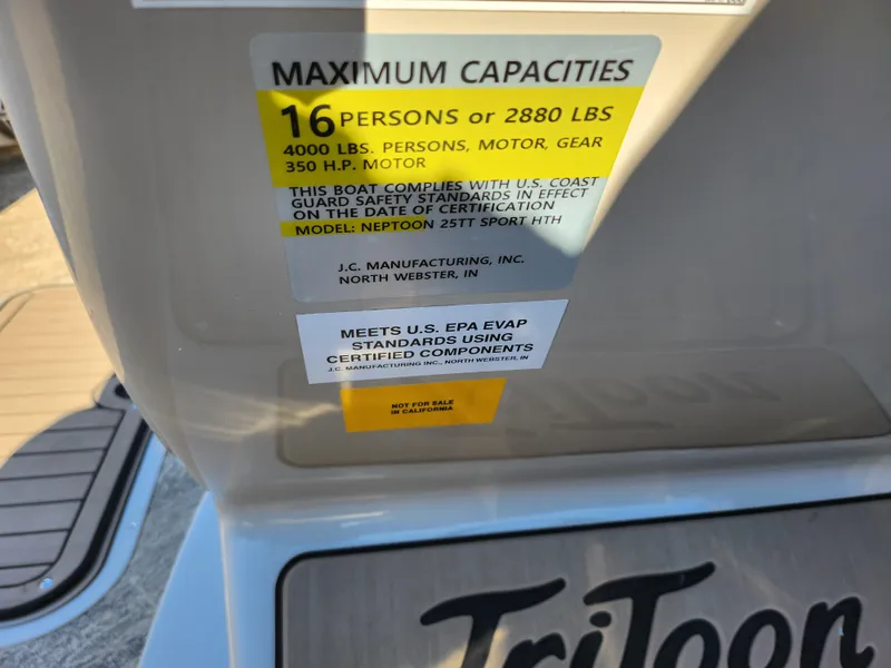 Slide: The Image of Capacity label on 2022 JC Neptoon 25 TT DSL boat, max 16 persons or 2880 lbs. - 22