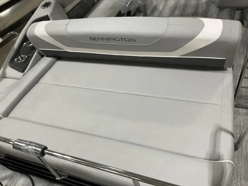 Slide: The Image of 2025 Bennington 24 SXSB boat seat, gray upholstery, modern design. - 14