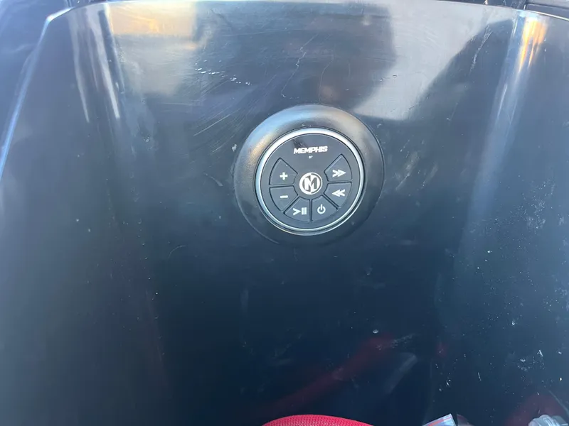 Slide: The Image of Control panel of 2018 Yamaha WaveRunner FX Cruiser SVHO with Memphis audio system. - 20