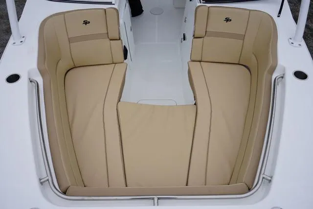 Slide: The Image of Sea Pro 240 DLX 2025 - 14