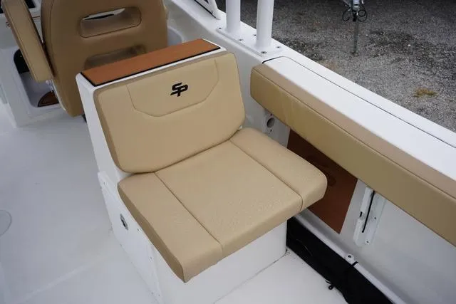 Slide: The Image of Sea Pro 240 DLX 2025 - 23