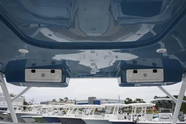 Slide: The Image of Sea Pro 240 DLX 2025 - 28