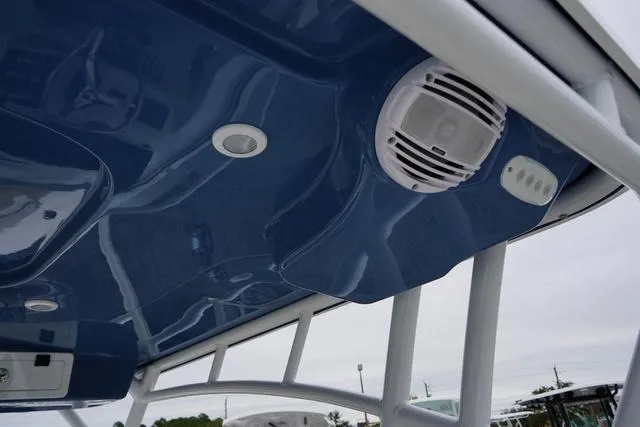 Slide: The Image of Sea Pro 240 DLX 2025 - 29