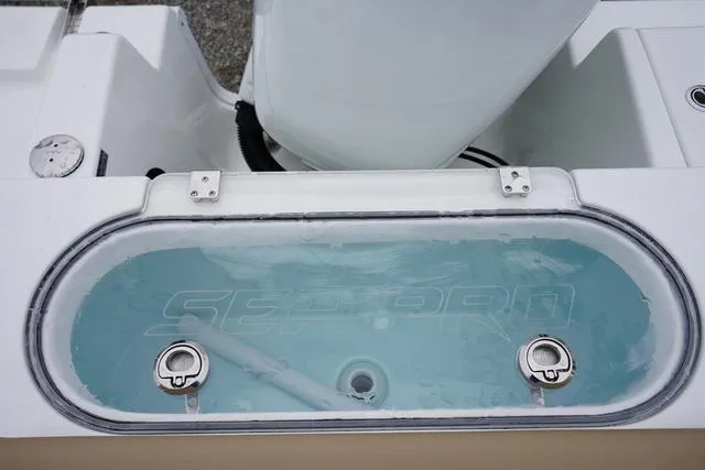 Slide: The Image of Sea Pro 240 DLX 2025 - 32