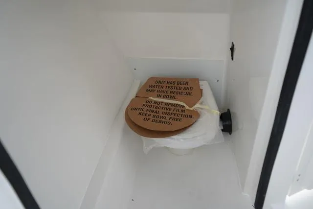 Slide: The Image of Sea Pro 240 DLX 2025 - 7