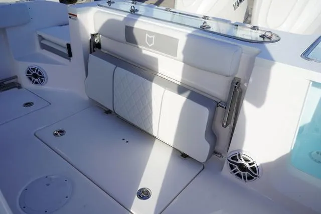 Slide: The Image of Sea Fox 328 Commander 2025 - 19