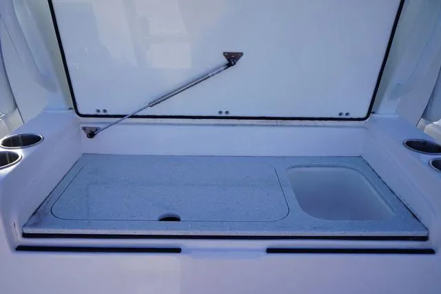 Slide: The Image of Sea Fox 328 Commander 2025 - 21