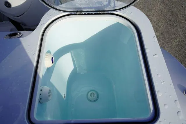 Slide: The Image of Sea Fox 328 Commander 2025 - 24