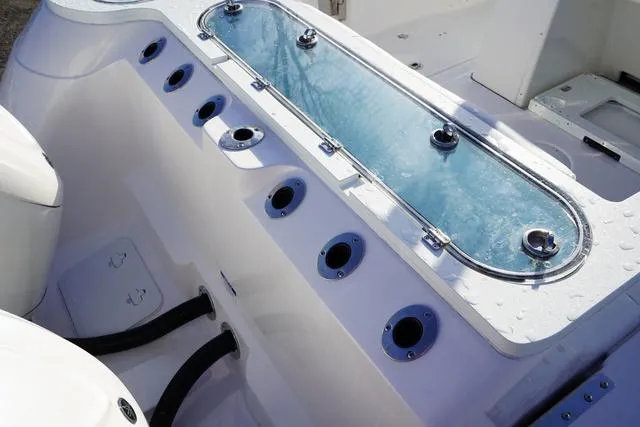 Slide: The Image of Sea Fox 328 Commander 2025 - 26