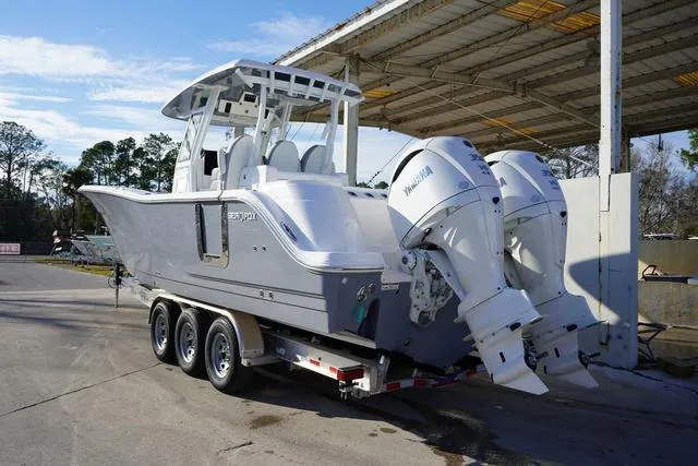 Slide: The Image of Sea Fox 328 Commander 2025 - 3