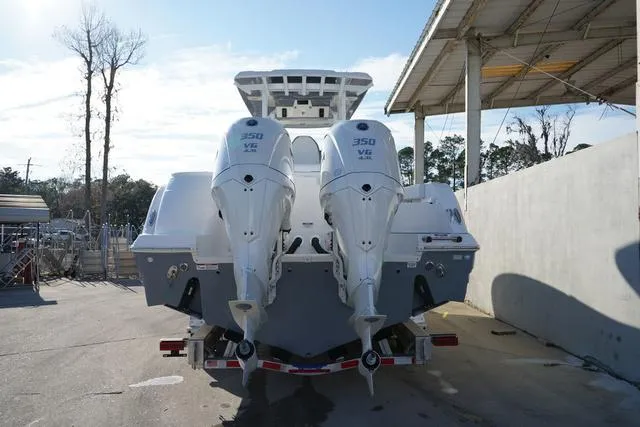 Slide: The Image of Sea Fox 328 Commander 2025 - 6