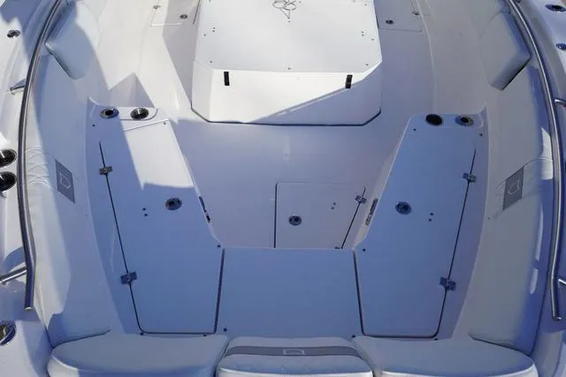 Slide: The Image of Sea Fox 328 Commander 2025 - 8