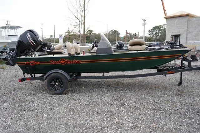 The Image of Tracker TRACKER CLASSIC LIMITED 2025 - 1