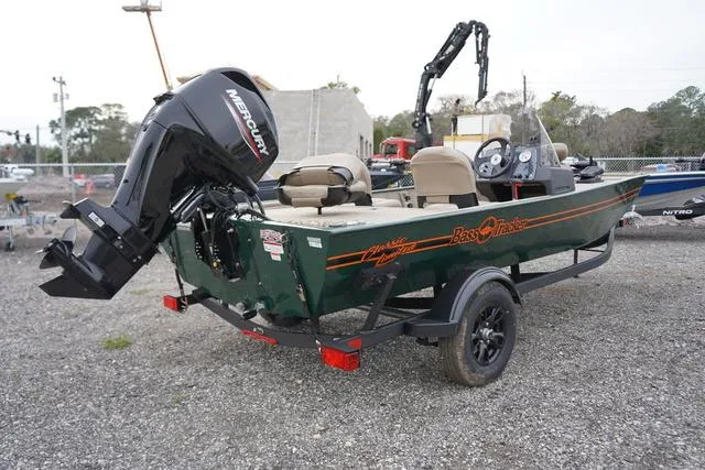 Slide: The Image of Tracker TRACKER CLASSIC LIMITED 2025 - 3