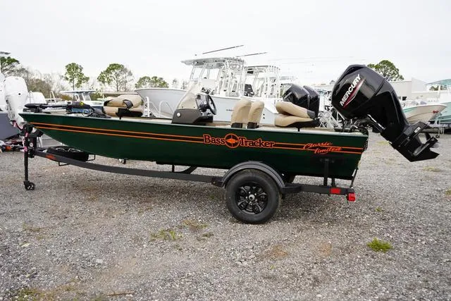 Slide: The Image of Tracker TRACKER CLASSIC LIMITED 2025 - 5