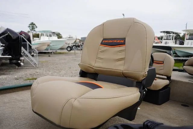 Slide: The Image of Tracker TRACKER CLASSIC LIMITED 2025 - 8